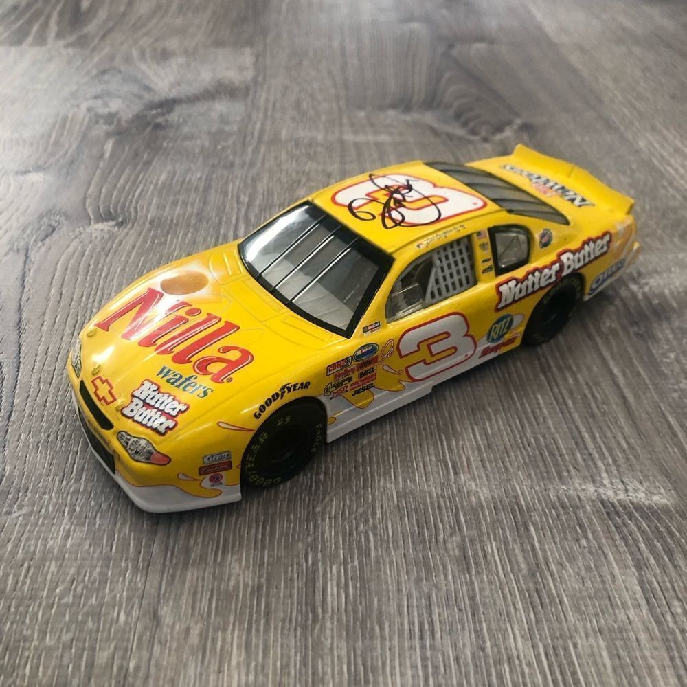Dale Earnhardt Jr. Autographed‎ #3 Nilla Wafers Car 2002 Monte Carlo 1/24 No COA